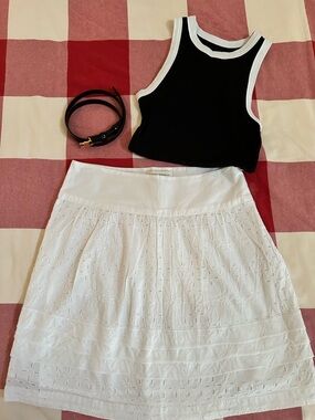 Banana Republic White Eyelet A-Line Skirt, side zip, size 2